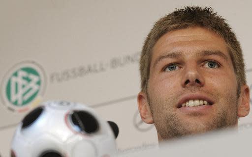 El exjugador de fútbol alemán Thomas Hitzlsperger, en una rueda de prensa en Palma de Mallorca, el 24 de mayo del 2008 (AFP/Archivos | Oliver Lang)