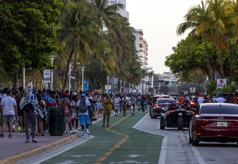 Crowds fill the side walk along Ocean Drive during Spring Break in Miami Beach, Florida, on Saturday, March 19, 2022.(Daniel A. Varela/Miami Herald via AP)