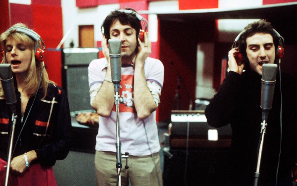 Paul with Linda McCartney and Denny Laine of Wings in 1973 - Michael Putland/Hulton Archive