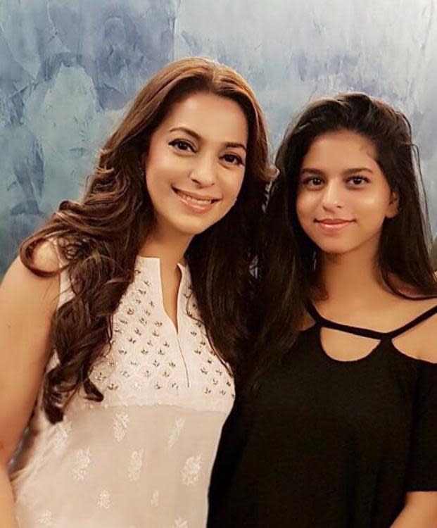 Xxxhd Images Juhi Chawla - Juhi Chawla and Shah Rukh Khan's daughter Suhana Khan pose for a sweet  picture