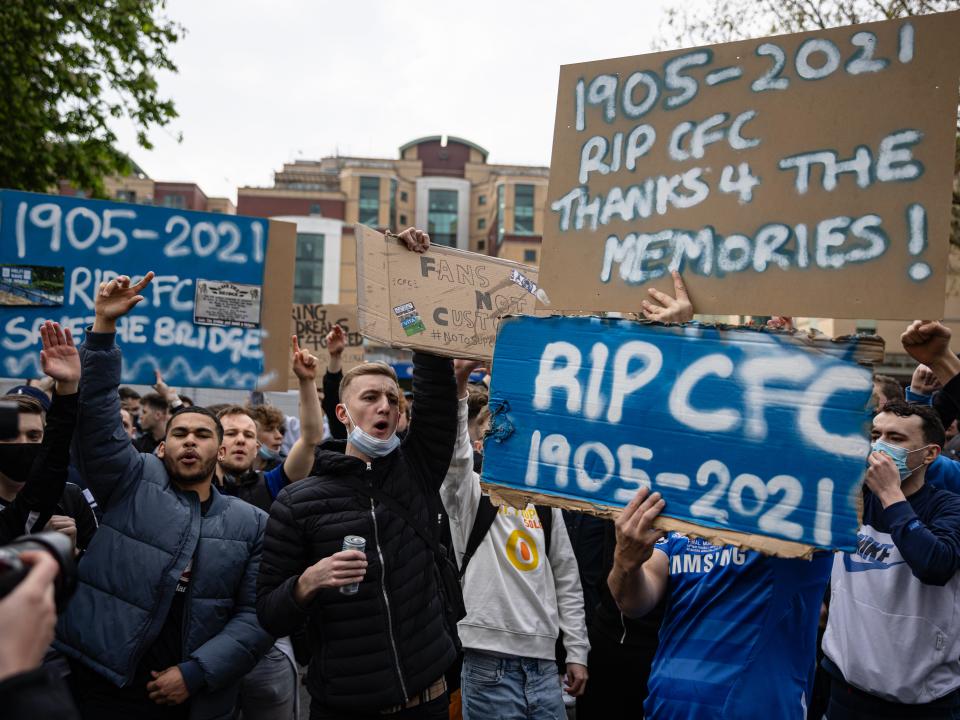 Chelsea fans protest against the Super League (Getty Images)