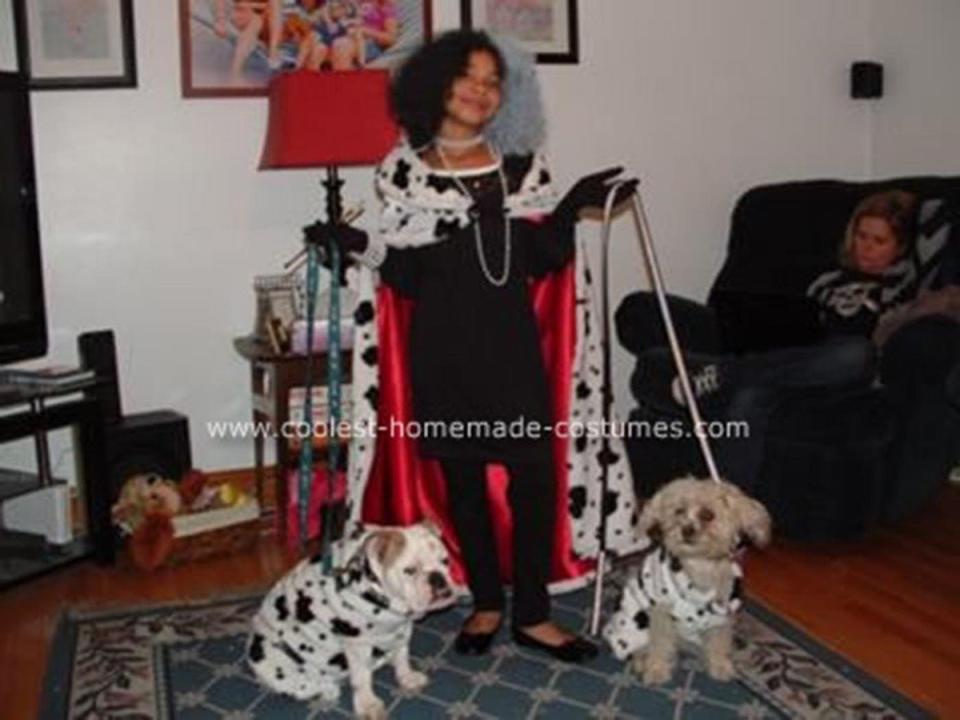 Via <a href="http://www.coolest-homemade-costumes.com/101-dalmatians-costumes-2.html" target="_blank">Coolest Homemade Costumes</a>