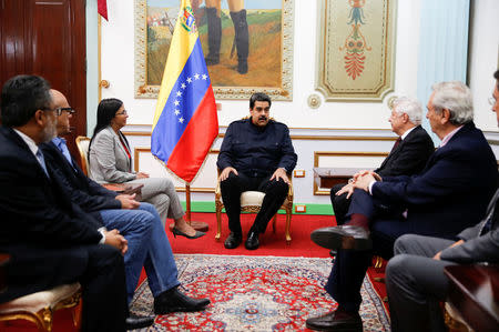 Venezuela's President Nicolas Maduro (C) meets with members of the Parlasur, the parliament of the Mercosur trade bloc, at Miraflores Palace in Caracas, Venezuela September 15, 2017. Miraflores Palace/Handout via REUTERS