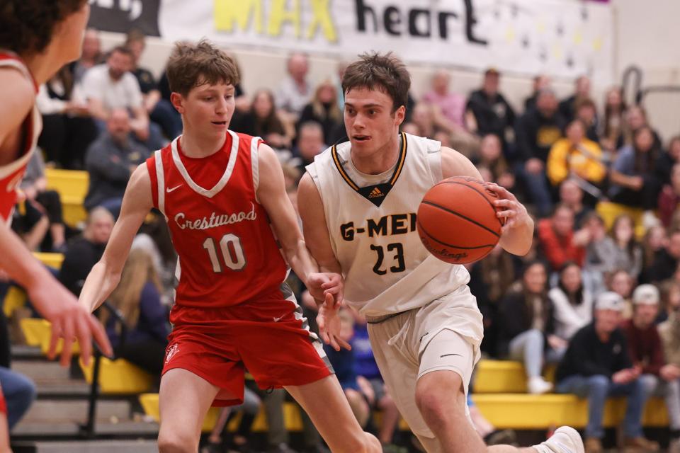 Garfield’s Carter Bates drives to the basket against Crestwood’s James Durham during a tournament game Tuesday, February 21, 2023.
