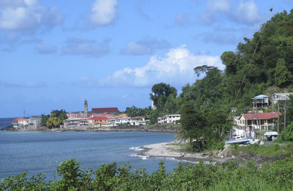 ARCHIVO - Esta foto tomada el miércoles 11 de enero de 2012 muestra una parte de la costa occidental de Granada. (Colin Perkel/The Canadian Press via AP)