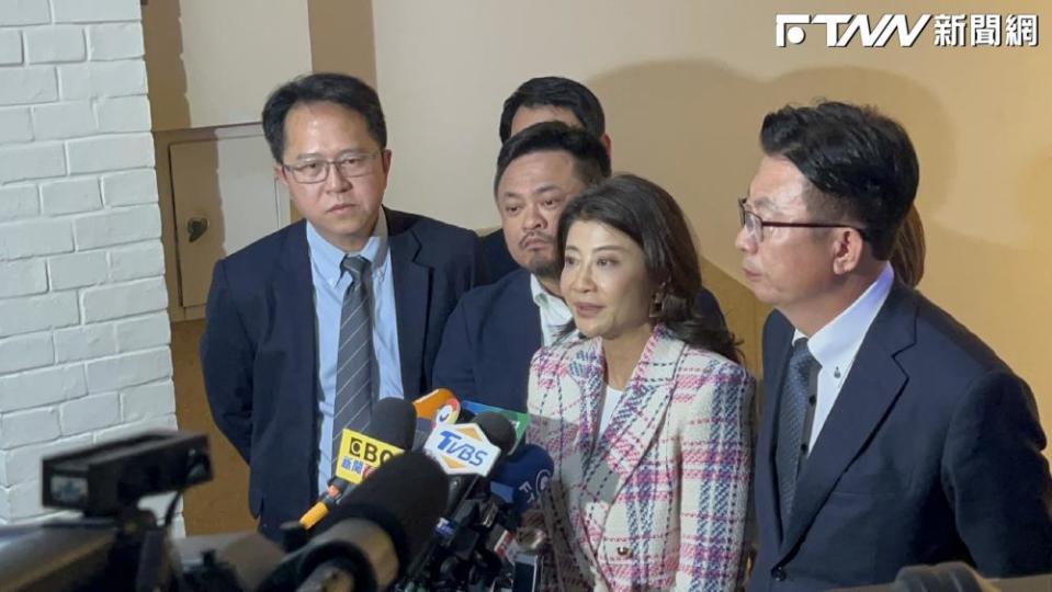 民進黨立委上週因不滿韓國瑜沒收質詢，直衝院長室抗議。（圖／記者劉秀敏攝）
