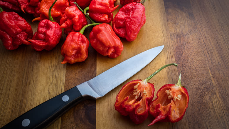 cut carolina reaper peppers