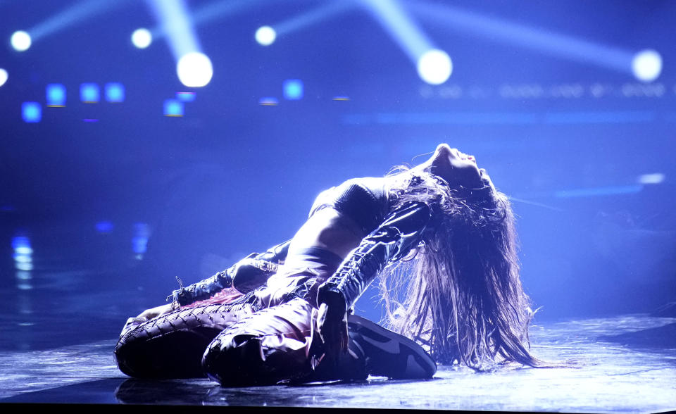 Danna Paola durante su presentación en los Latin American Music Awards el jueves 20 de abril de 2023 en la arena MGM Grand Garden en Las Vegas. (Foto AP/John Locher)