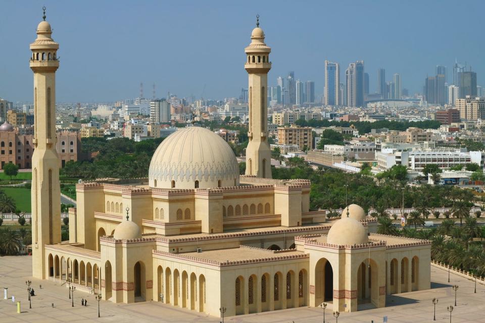 Al-Fateh Grand Mosque is open to visitors every day except for Fridays and public holidays (Getty/iStock)