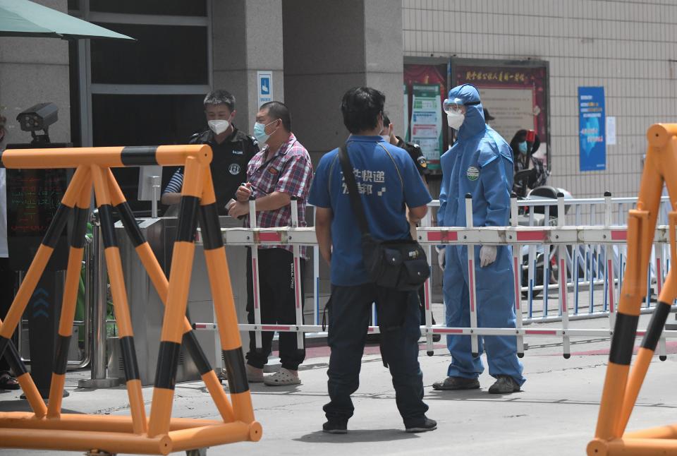 Bewachter Zugang zu einem abgeriegelten Stadtviertel in Peking (Bild: Noel Celis/AFP)