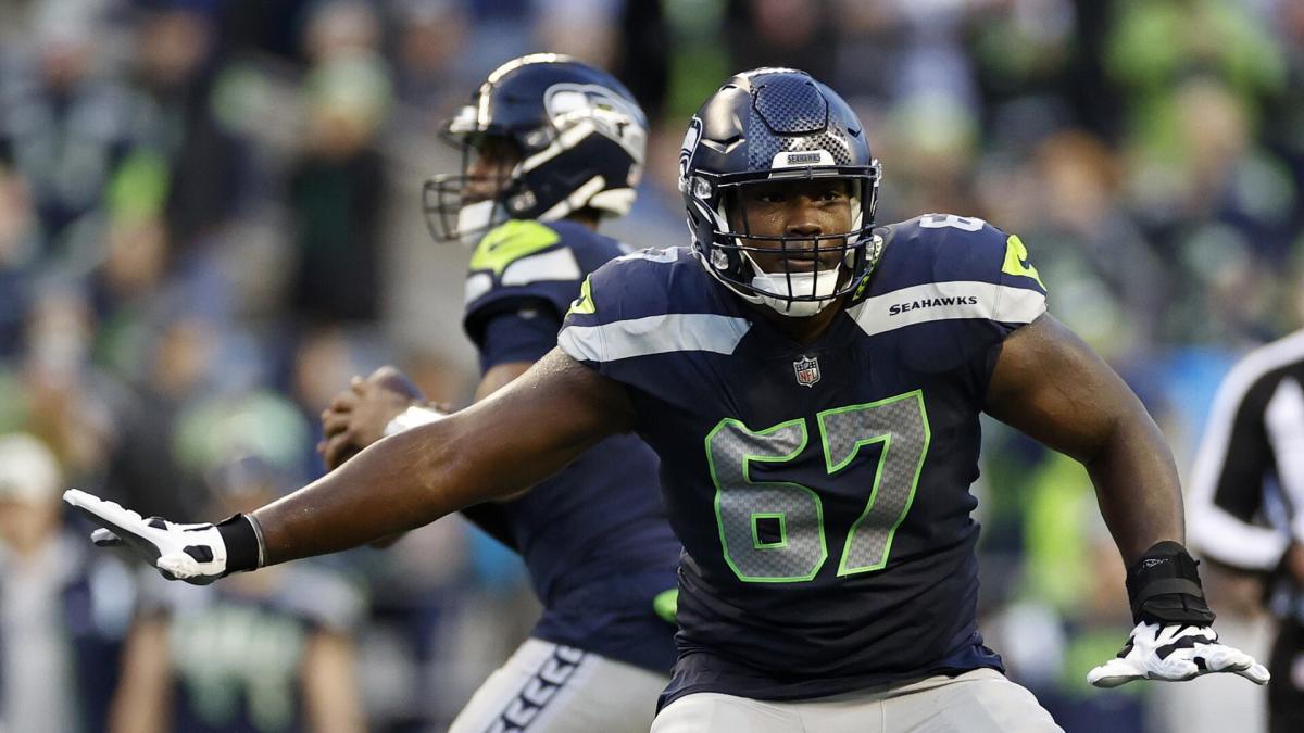 Rookies Cross, Lucas passing early tests on Seahawks O-line