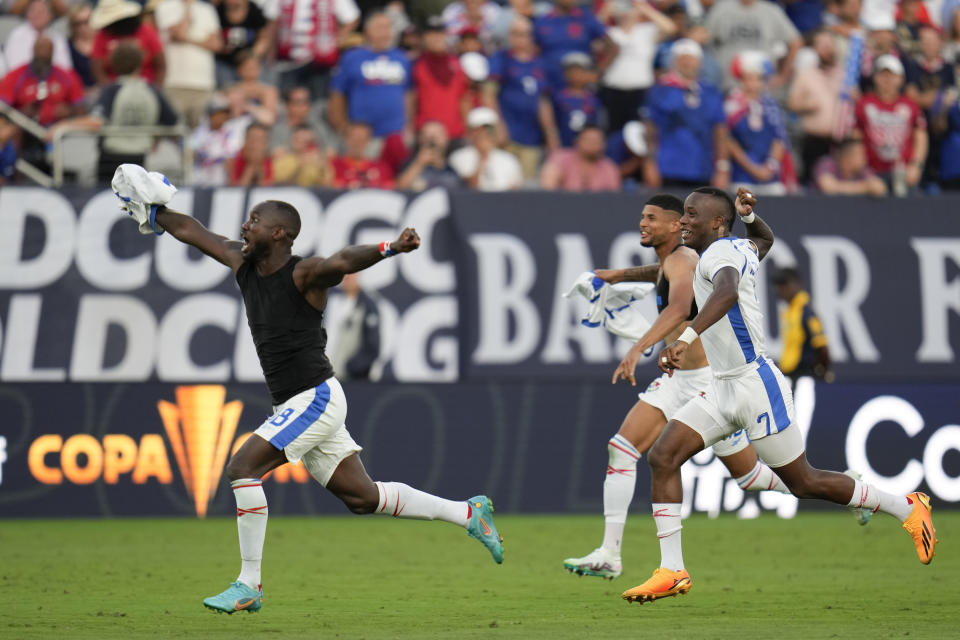 Los jugadores de Panamá festejan la victoria sobre Estados Unidos en las semifinales de la Copa de Oro, el miércoles 12 de julio de 2023, en San Diego (AP Foto/Gregory Bull)