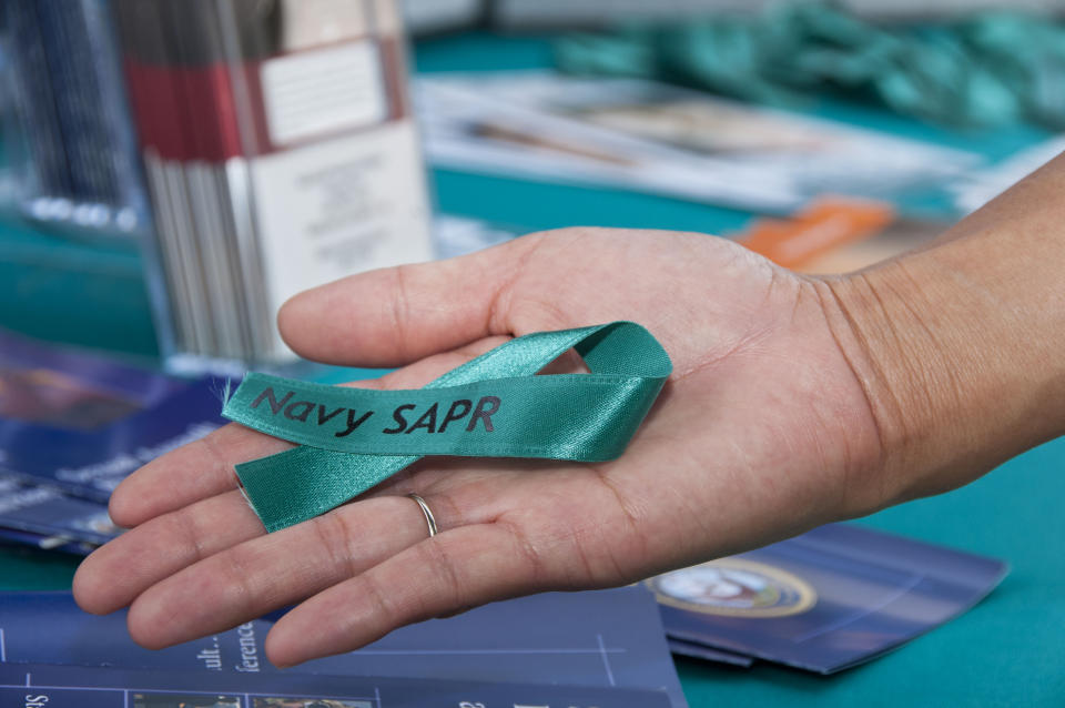 Un emblema en la campaña de concientización contra el abuso sexual en la Marina de EEUU. (AP)