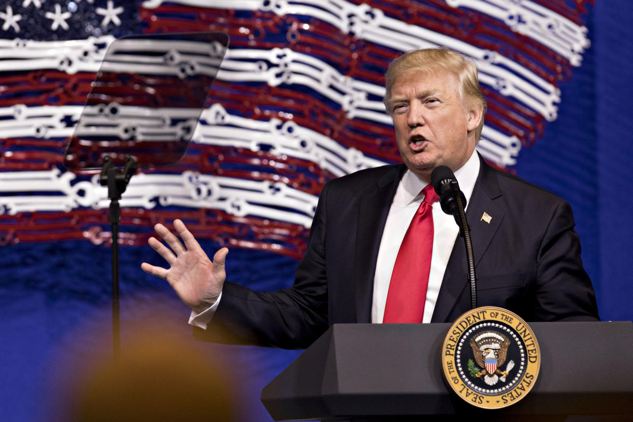 President Donald Trump&nbsp;has proposed&nbsp;replacing food stamps in part with boxes of canned goods. (Photo: Daniel Acker/Bloomberg via Getty Images)