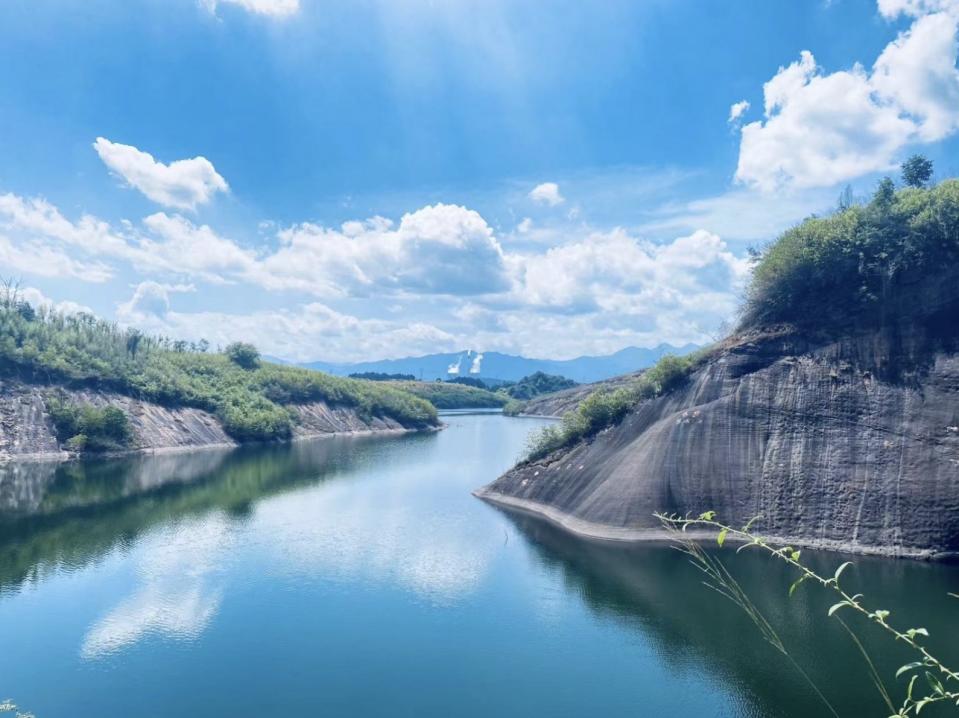 高鐵短線遊｜湖南臨武、郴州丹霞秘景純玩美食4天遊 人均每晚$499.8起！入住靚景酒店、暢遊「小張家界」高椅嶺＋郴州古城、歎全鴨宴、臘肉宴等