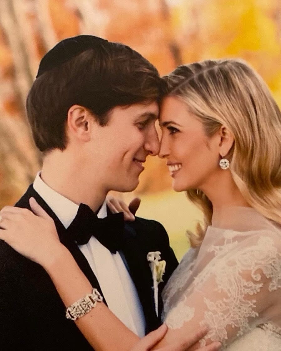 伊凡卡貼出與老公當年的結婚照，慶祝結婚14週年。（翻攝Ivanka Trump IG）