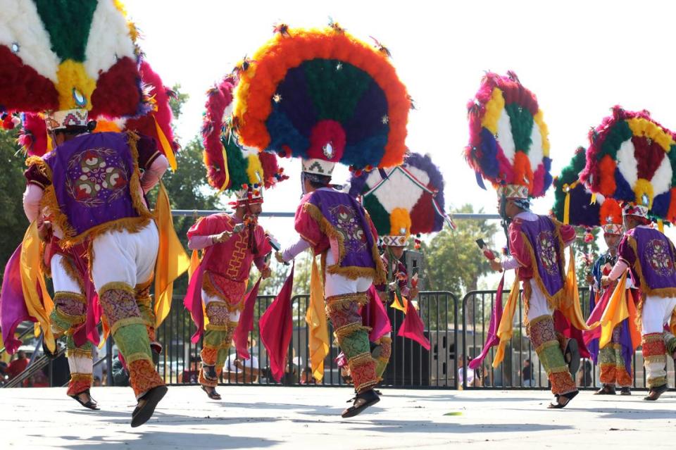 Alumnos de Maqueos Music tocaron la música para varias de las danzas de la Guelaguetza Fresno 2023 que se llevó a cabo el domingo.