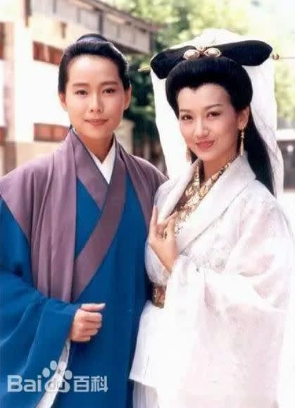 《新白娘子傳奇》中葉童(圖左)飾演許仙，趙雅芝飾演白素貞。（圖／翻攝自百度百科）