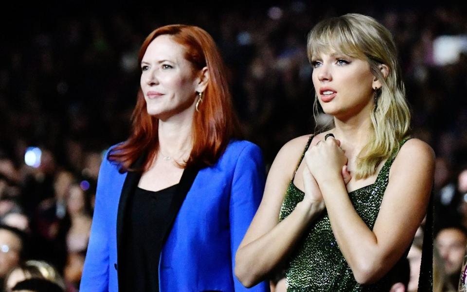 Tree Paine and Taylor Swift at the 2019 American Music Awards - Emma McIntyre/AMA2019