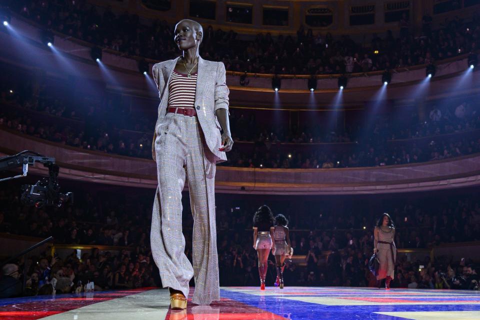 <h1 class="title">Tommy Hilfiger TOMMYNOW Spring 2019 : TommyXZendaya Premieres : Runway At The Theatre Des Champs Elysees In Paris</h1><cite class="credit">Peter White/FilmMagic</cite>