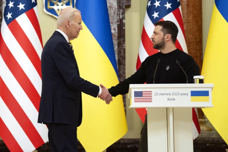 <cite>2023年2月20日，閃電訪問基輔的美國總統拜登與烏克蘭總統哲連斯基在馬林斯基宮發表談話。（美聯社）</cite>
