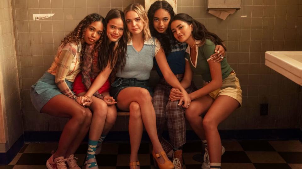 A photo including Zaria, Malia Pyles, Bailee Madison, Chandler Kinney, Maia Reficco in the series Pretty Little Liars: Summer School