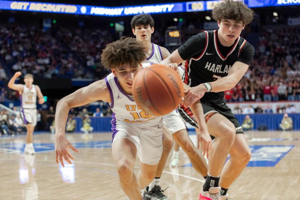 Lyon County’s Bray Kirk (10) and Harlan County’s Maddox Huff reach for a loose ball during the Boys’ Sweet 16 state basketball game. Ryan C. Hermens/rhermens@herald-leader.com