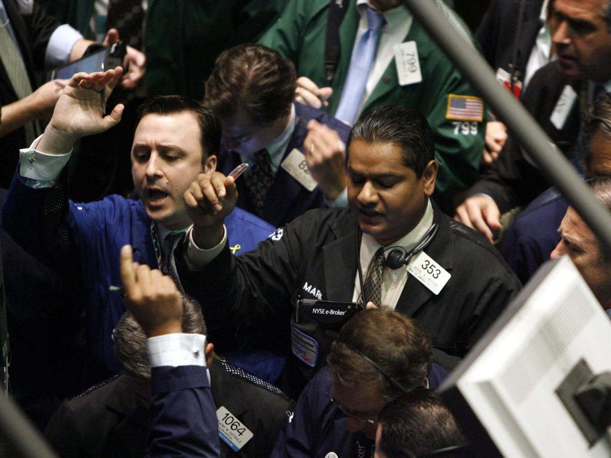 Stocks erase gains, Dow ends longest win streak since 1987: Stock market news today