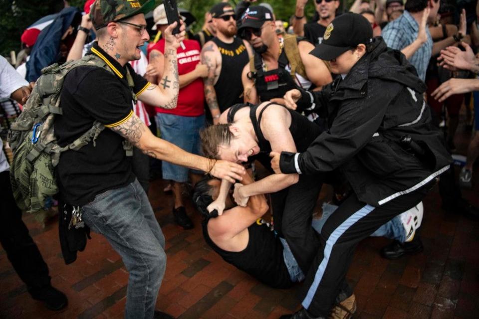 7/4/19 4:07:21 PM -- Washington, DC, U.S.A  -- Violence broke out in front of the White House on July 4, 2019 between protesters and counter-protesters, leading to arrests ahead of President Donald Trump's speech from the steps of the Lincoln Memorial. --    Photo by Hannah Gaber, USA TODAY Staff ORG XMIT:  HG 138122 July4_DC 7/4/2019 (Via OlyDrop)