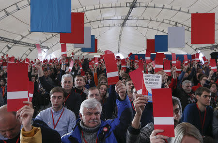 Supporters of Russian opposition leader Alexei Navalny vote during a meeting to uphold his bid for presidential candidate, in Moscow, Russia December 24, 2017. REUTERS/Maxim Shemetov