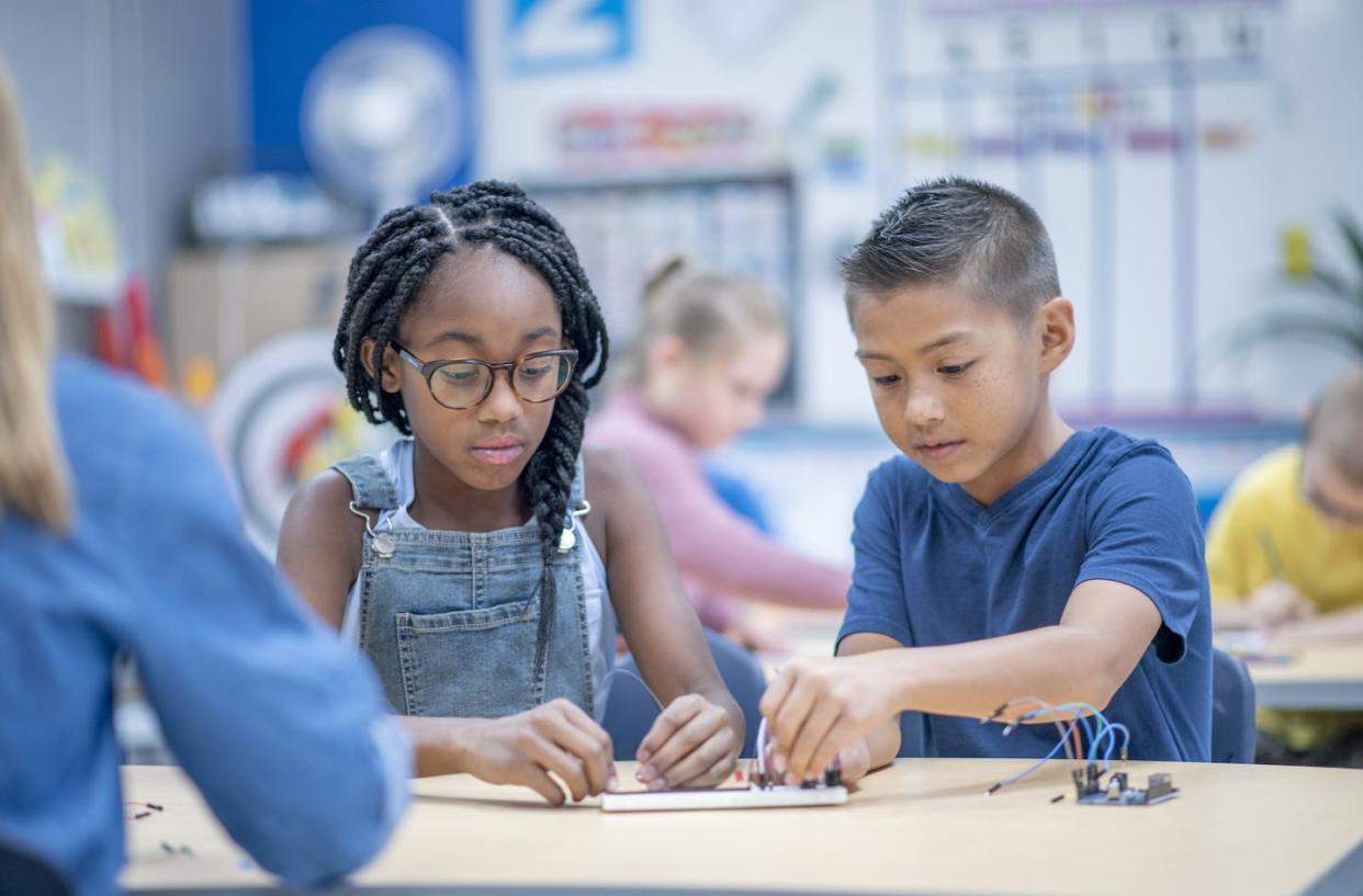 John Dewey was a proponent of active learning. <a href="https://www.gettyimages.com/detail/photo/students-working-on-stem-projects-royalty-free-image/1456008678?phrase=children+classroom+active+learning&adppopup=true" rel="nofollow noopener" target="_blank" data-ylk="slk:FatCamera via Getty Images;elm:context_link;itc:0;sec:content-canvas" class="link ">FatCamera via Getty Images</a>