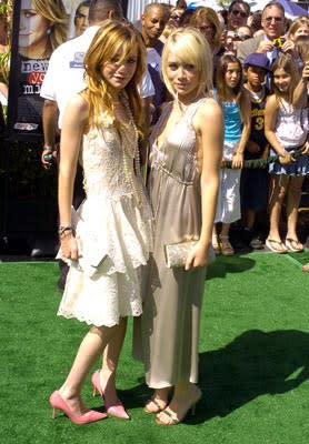 Mary-Kate Olsen and Ashley Olsen at the world premiere of Warner Brothers' New York Minute