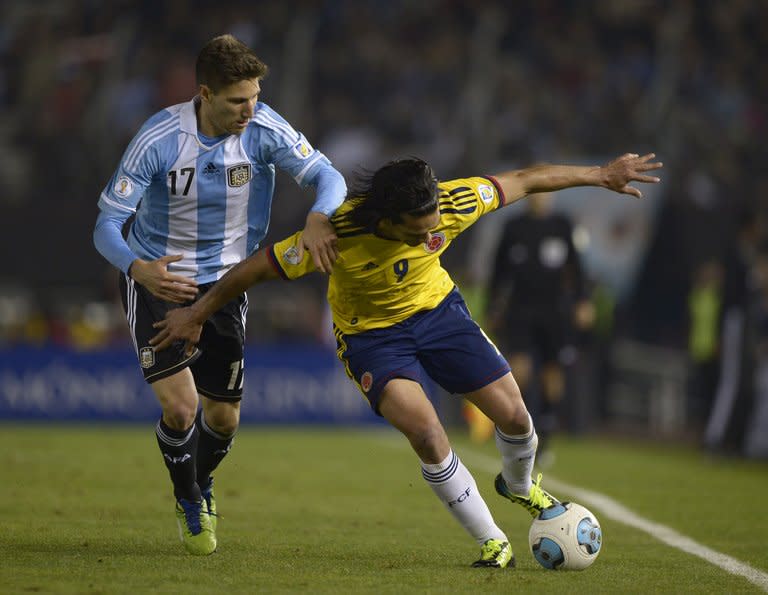 Colombia's Radamel Falcao (R) tries to fend off a challenge from Argentina's Federico Fernandez during their Brazil 2014 FIFA World Cup South American qualifier football match, at the Monumental stadium in Buenos Aires, on June 7, 2013. The match ended 0-0