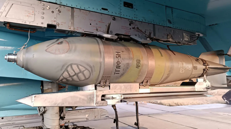 The first known photo of the UMPK glide bomb kit showed an example based on the 500-kilogram (1,102-pound) FAB-500M-62 bomb, carried by a Su-34 and published in January 2023. <em>Fighterbomber Telegram channel</em>