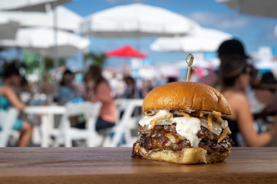 Favoritos como el Burger Bash, con Emeril Lagasse, están de regreso al SOBEWFF.