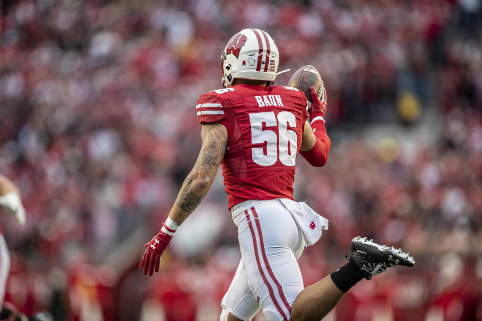 Wisconsin LB Zack Baun) runs off the field after scoring on an interception return for a touchdown against Michigan State. (Photo by Dan Sanger/Icon Sportswire via Getty Images)