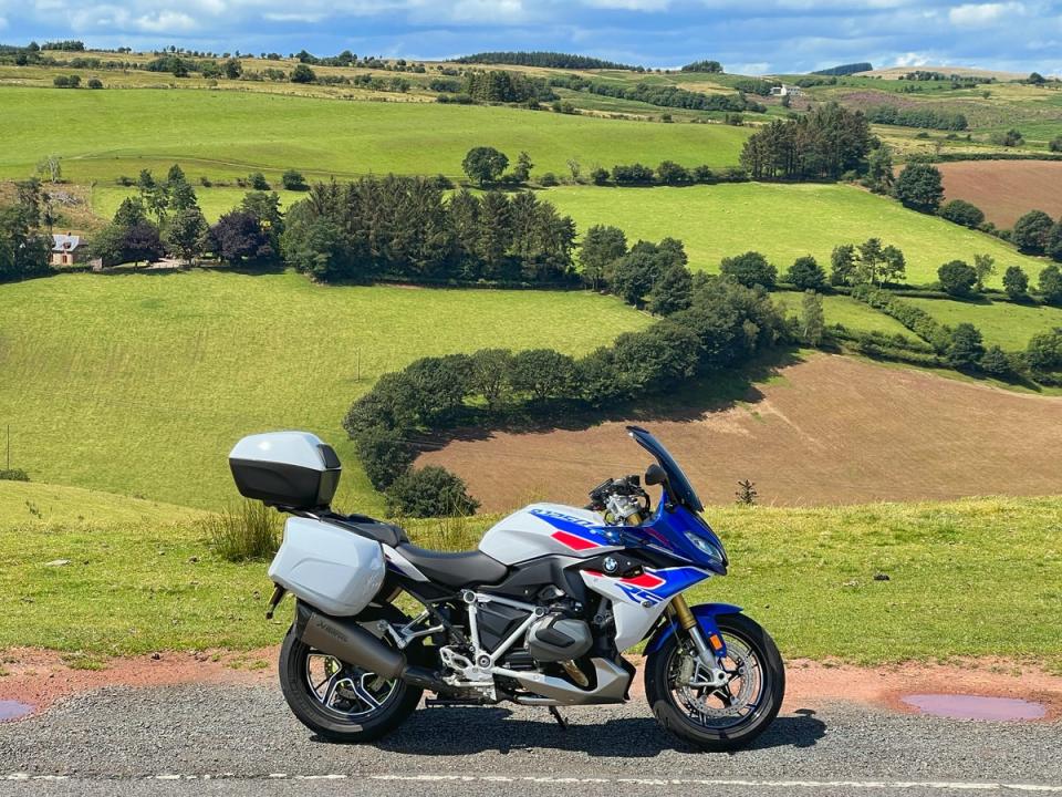 The BMW R 1250 RS SE on tour in Wales (BMW)
