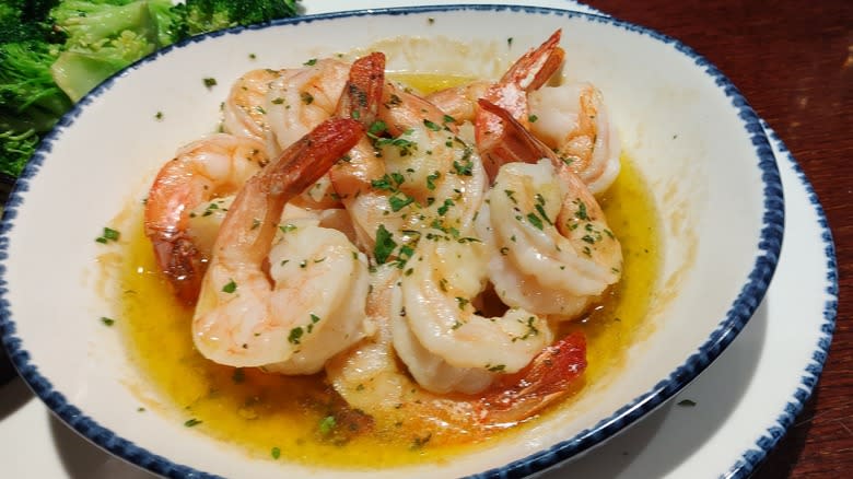 shrimp scampi in white bowl