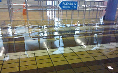 Yishun Interchange is submerged in the flash floods on Wednesday. (Photo courtesy of @nerolijasmine)