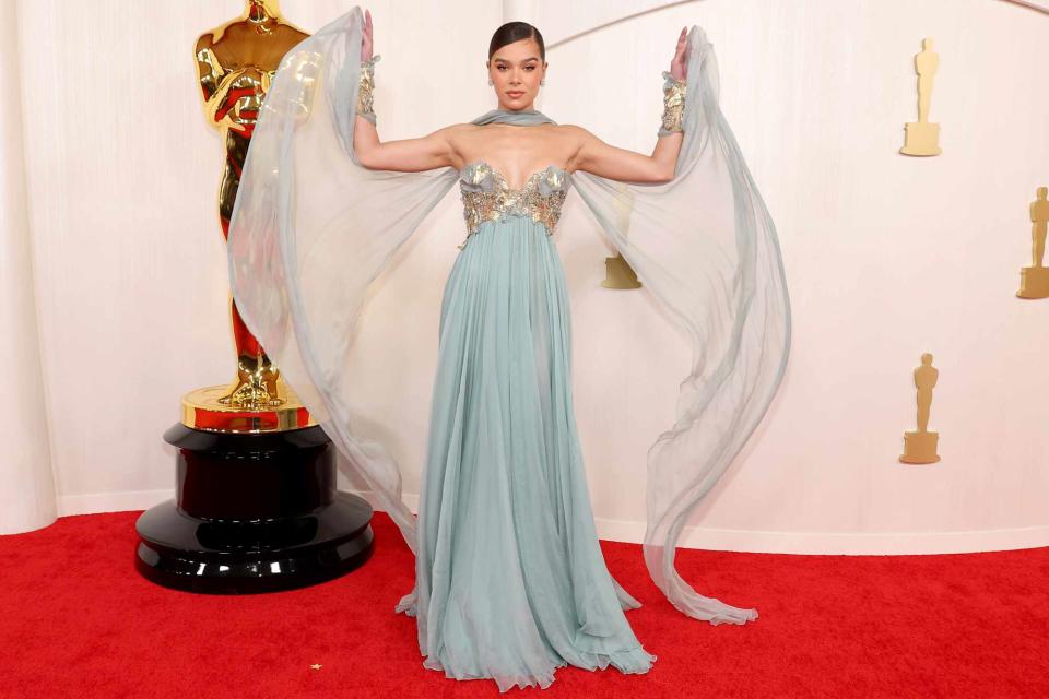 Hailee Steinfeld Catches Air at 2025 Oscars in Breathtaking Couture