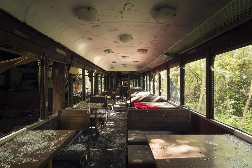 <p>Roman said: “The photo of the abandoned house where I’m standing on the balcony, overlooking the beautiful Italian landscape, is my personal favorite.” (Photo: Roman Robroek/Caters News) </p>