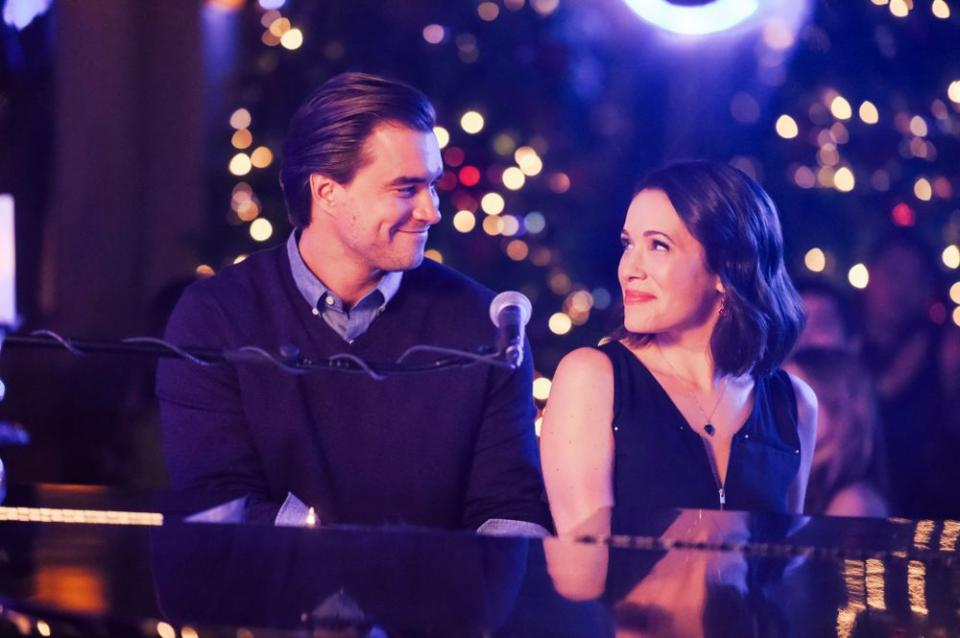 Rob Mayes and Marla Sokoloff in The Road Home for Christmas | Lifetime