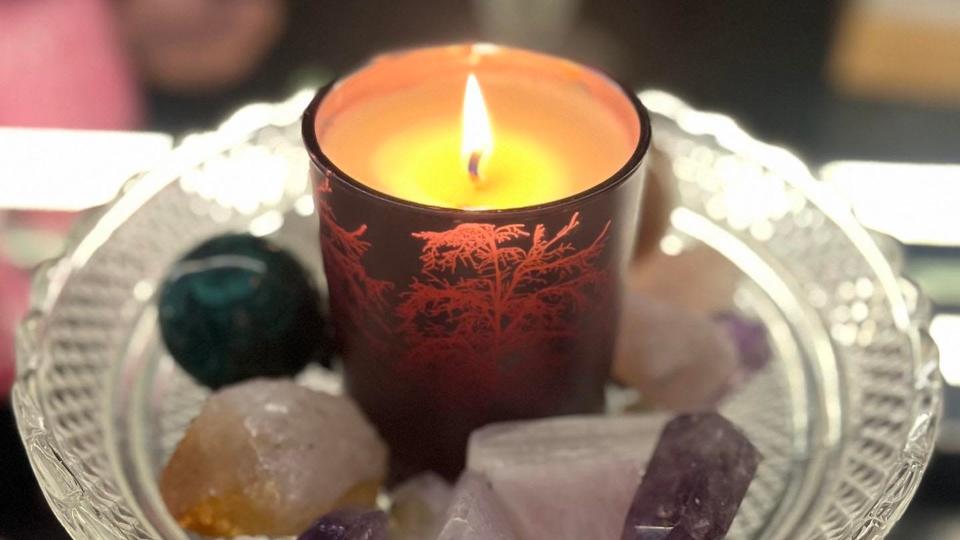 Jessie Wallace has candles and crystals in her home