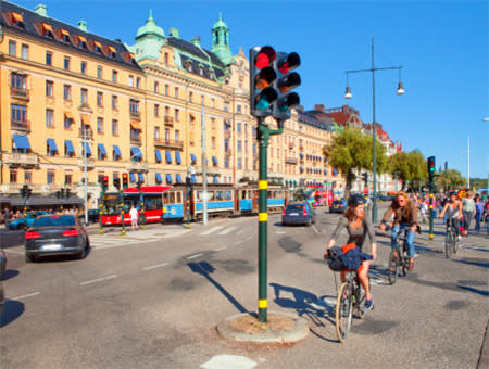 <b>Price Index:</b> 204 A fast food meal in Stockholm will cost around $10. A meal in the business district will run around $14. Rent in the expensive areas of Stockholm would cost around $2,690 a month.