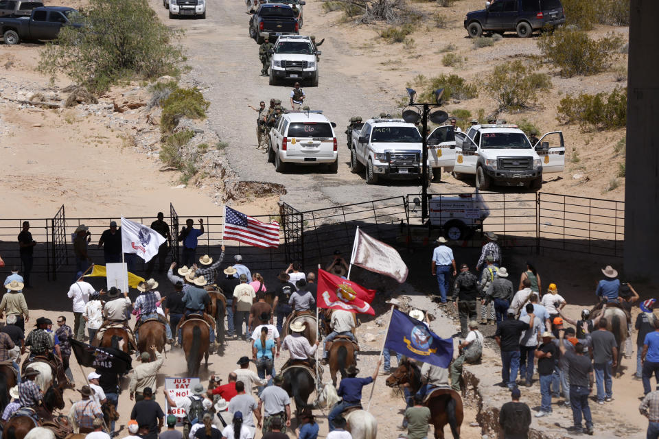 Protesters in 2014 at the Bureau of Land Management’s base camp, where cattle seized from rancher Cliven Bundy were being held. (Photo: Jim Urquhart/Reuters)