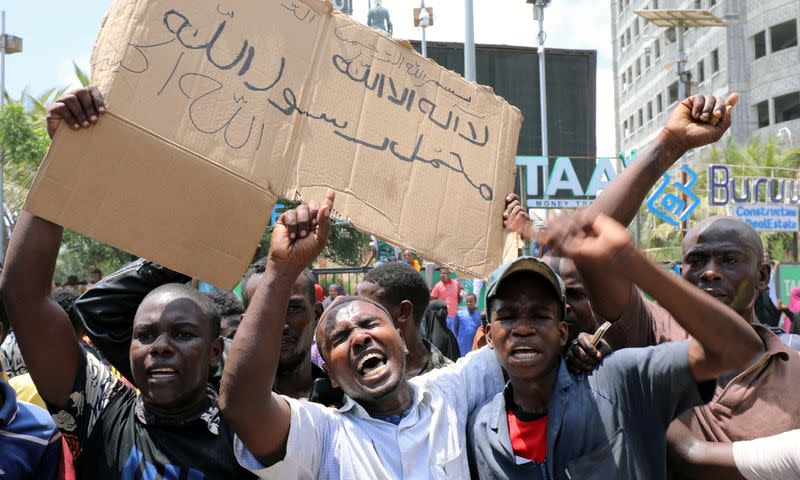 Protests along the streets of Mogadishu