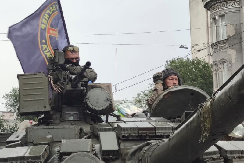2023年6月24日，瓦格納傭兵團正在守衛羅斯托夫的俄軍南部軍區總部。（美聯社）