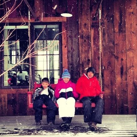 Kelly Ripa and family in snowy winter throwback