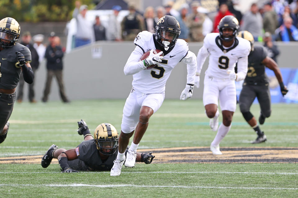 WEST POINT, NY - OCTOBER 23:  Wake Forest Demon Deacons wide receiver Jaquarii Roberson (5) makes a catch and scores a touchdown during the college football game between the Army Black Knights and the Wake Forest Demon Deacons on October 23, 2021 at Michie Stdium in West Point, NY(Photo by Rich Graessle/Icon Sportswire via Getty Images)