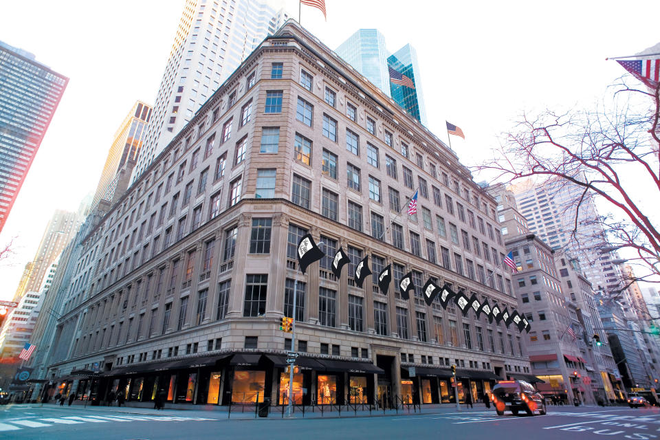 The industry is hungry for signs of how the separation of Saks Fifth Avenue stores and saks.com into separate companies is playing out.